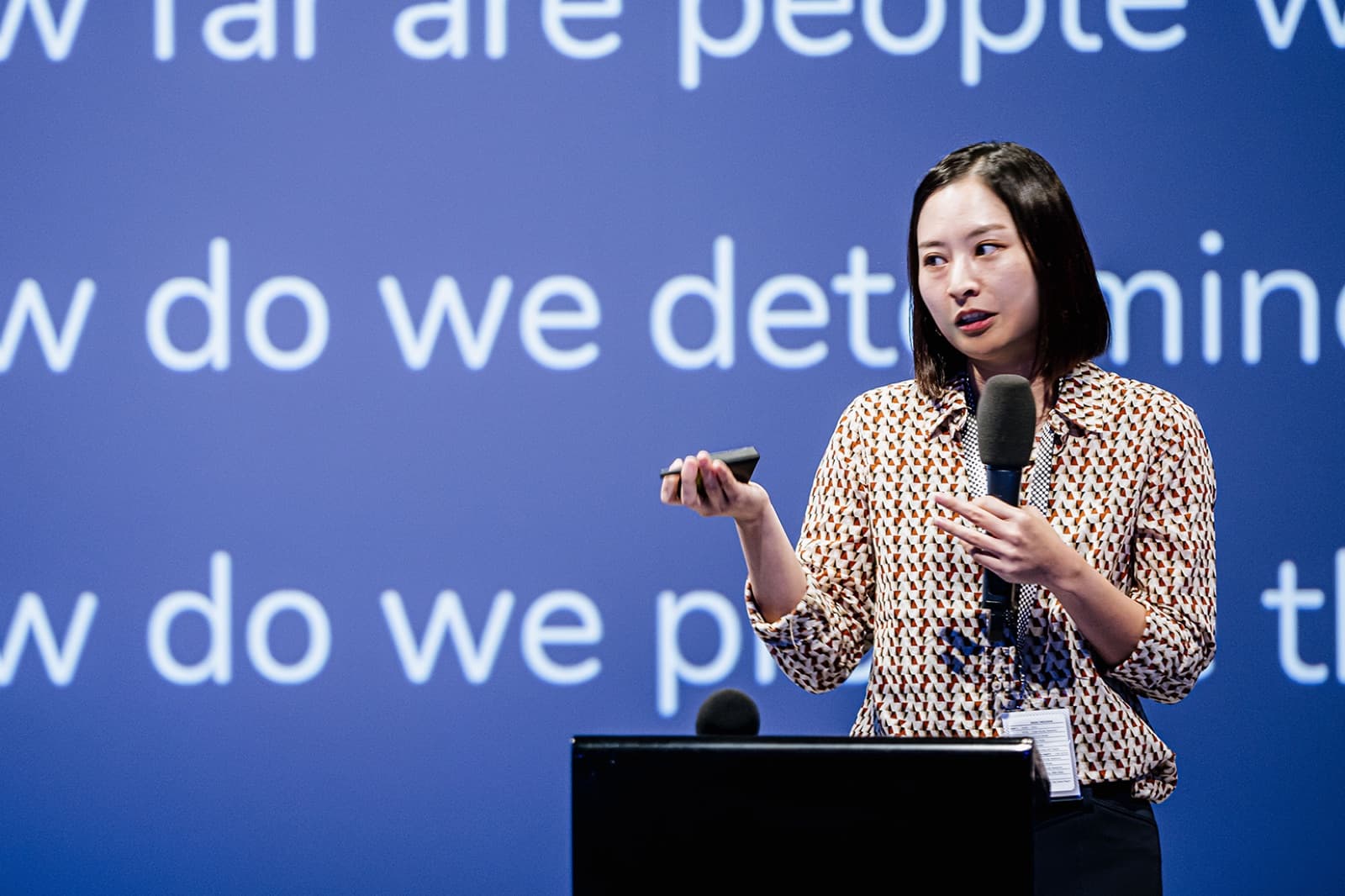 Eunsu Kim speaking at Prague City Data Congress