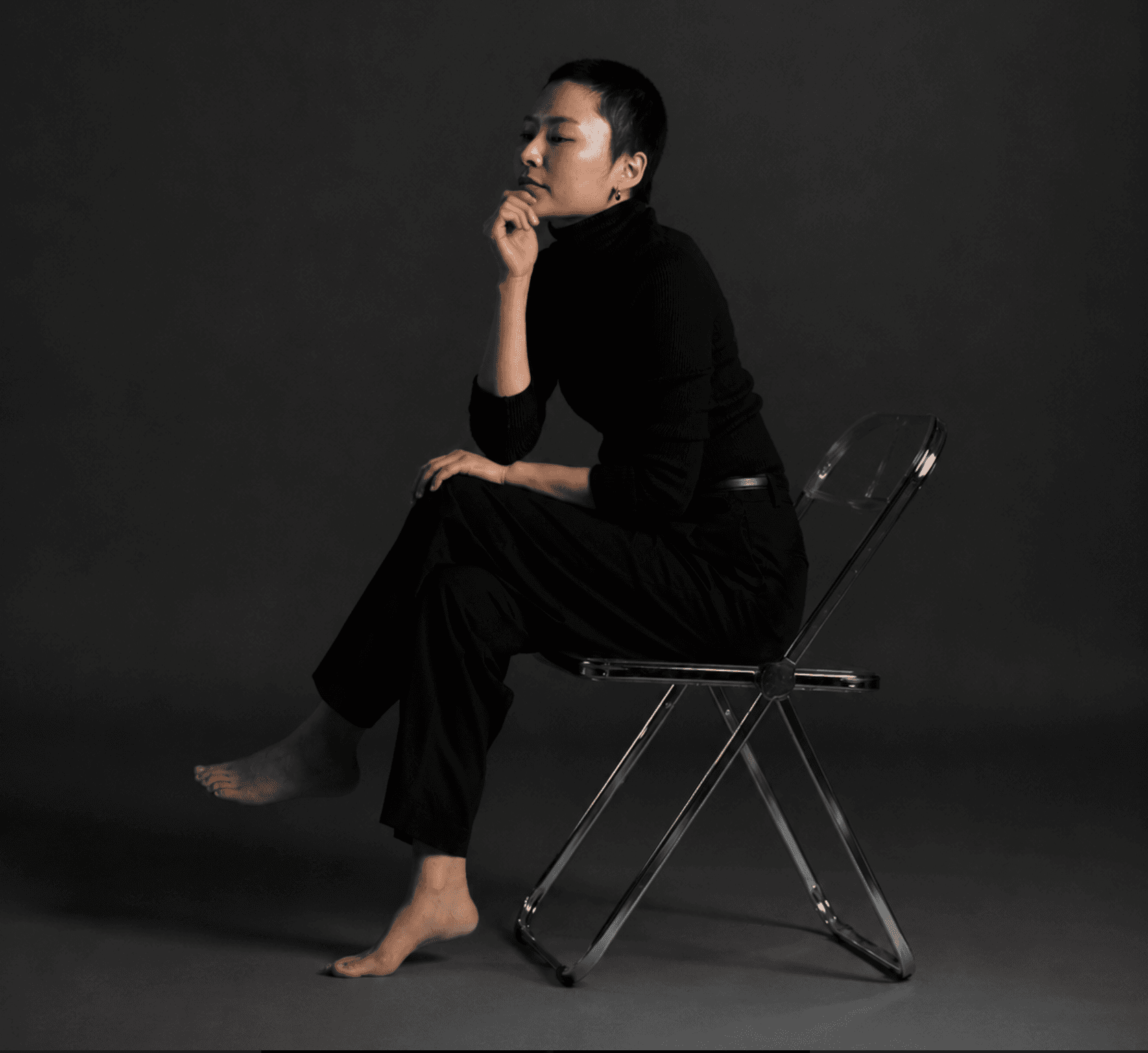 Portrait of Eunsu Kim seated against a dark backdrop